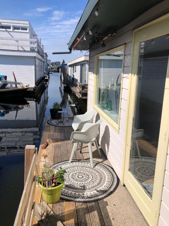 Houseboat Apartment With Water Terrace, Free Parking, Free Bikes & Fast Wifi Amsterdam Exteriér fotografie